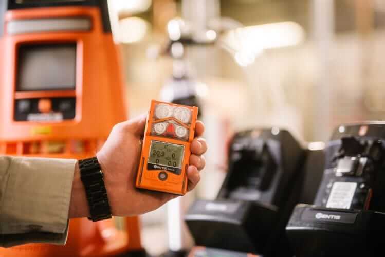 Holding a gas detector